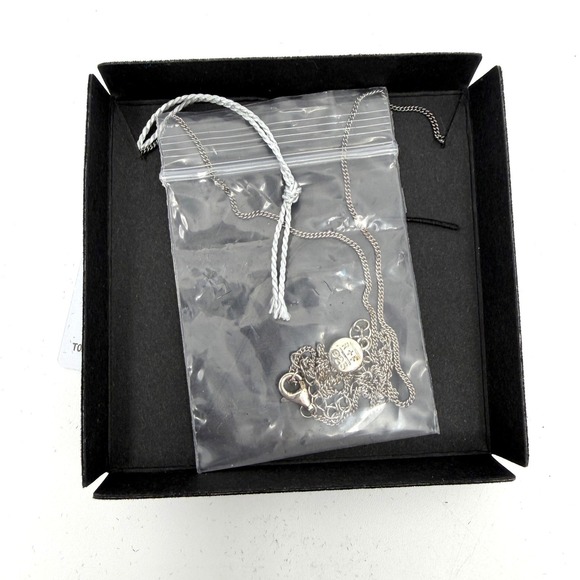 Swarovski Crystal V Pendant‎ Necklace Sterling Silver Chain w/ Gift Box NEW - Picture 4 of 7